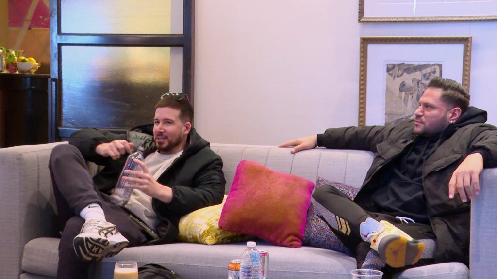 ASICS Gel Kayano sneakers and Nike Jordan 5 Retro Off-White Sail sneakers in Jersey Shore Family Vacation S09E04 “The Mayor of Tendie Town” (2026) (Image 4)