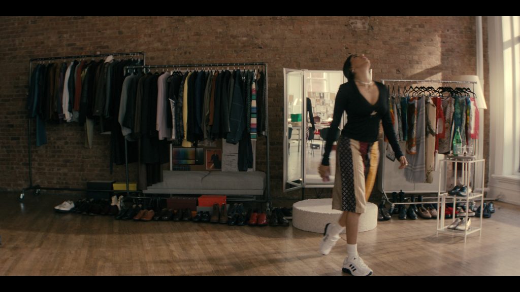 Adidas Megaride O1 sneakers in Not Suitable for Work S01E04 “The Jawline of Your Dreams” (2026) (Image 16)