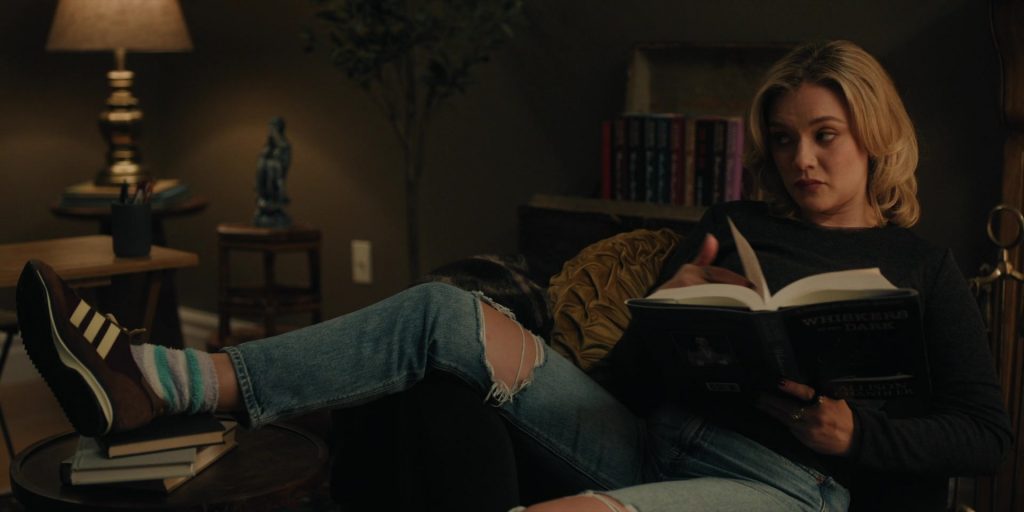 Adidas SL72 OG trainers in Youre Killing Me S01E03 “The Copycat” (2026) (Image 2)