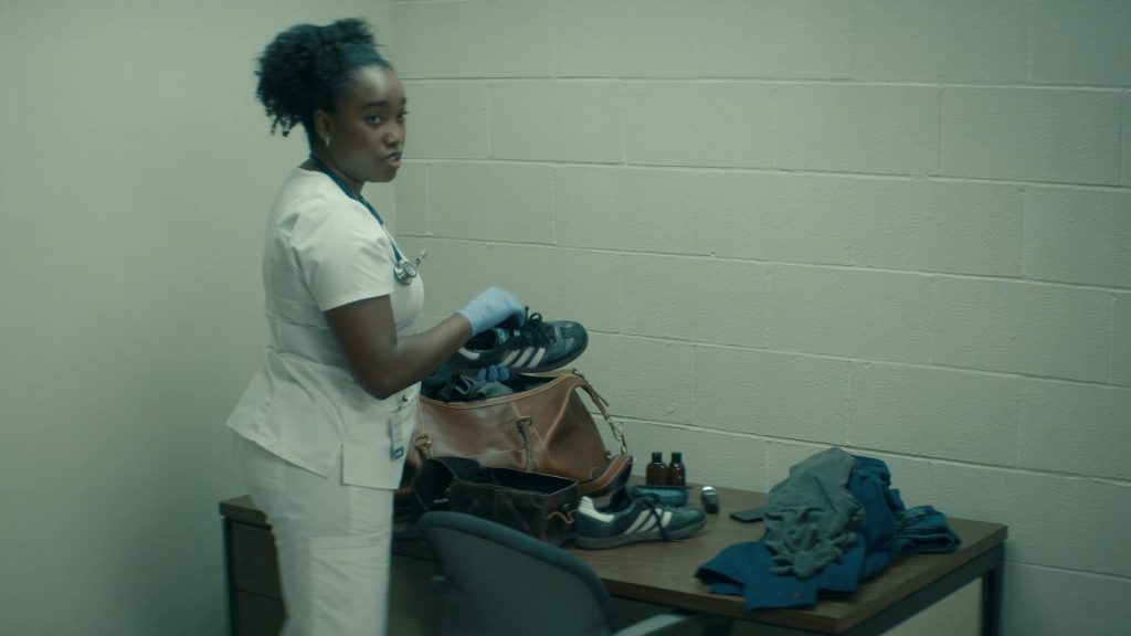 Adidas Samba OG sneakers in Brilliant Minds S02E16 “Senses” (2026) (Image 3)