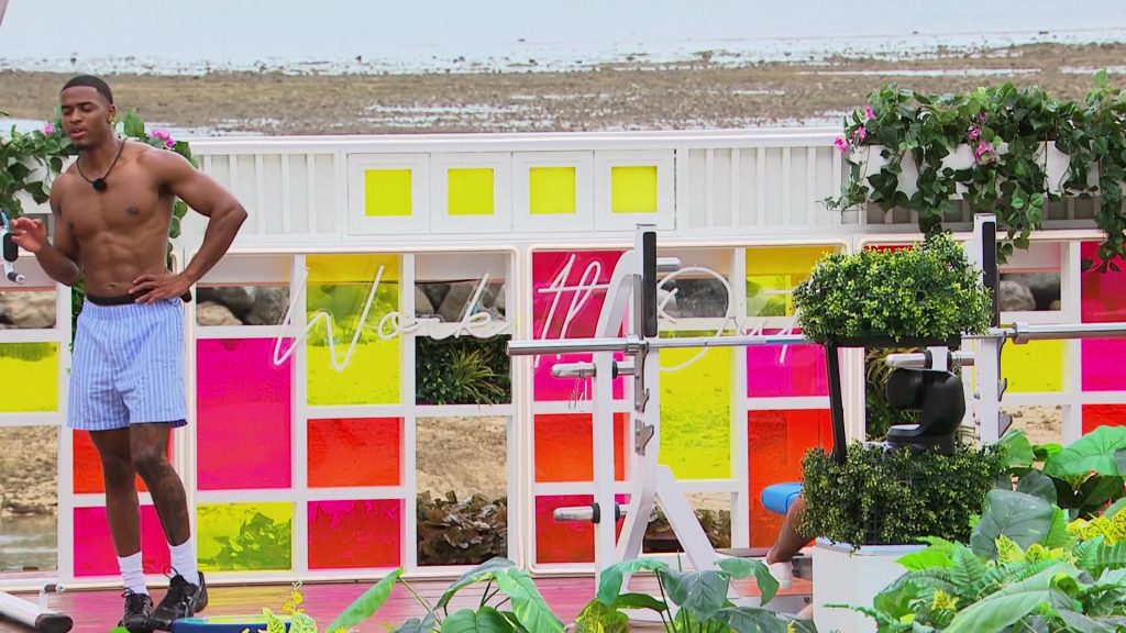 Asics Sneakers in Love Island USA S08E02 (2026) (Image 3)