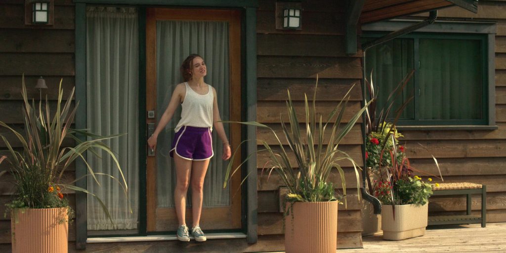 Converse Chuck 70 low-top sneakers in Every Year After S01E04 “Anatomy of a Romance” (2026) (Image 1)
