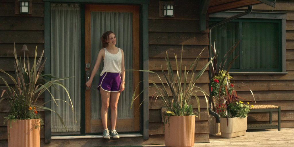 Converse Chuck 70 low-top sneakers in Every Year After S01E04 “Anatomy of a Romance” (2026) (Image 2)
