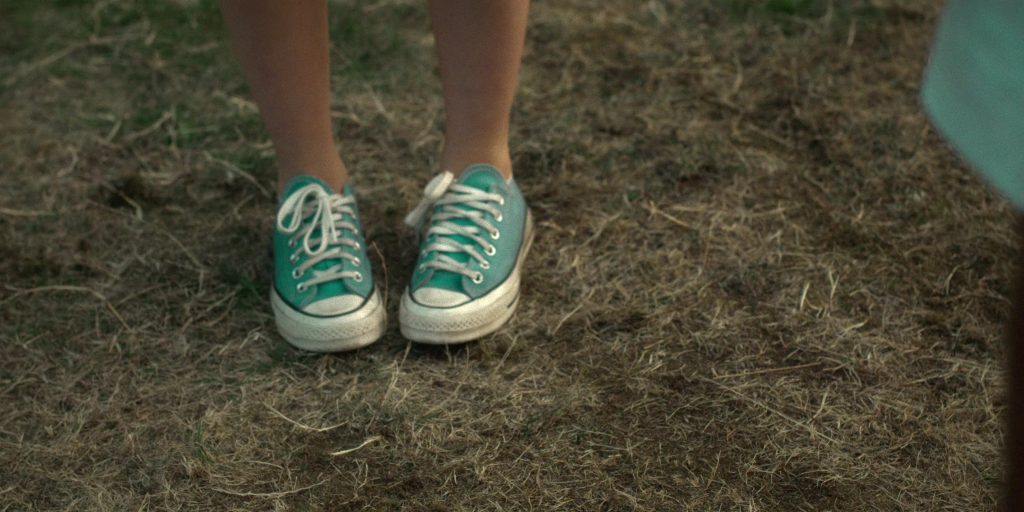 Converse Chuck 70 low-top sneakers in Every Year After S01E04 “Anatomy of a Romance” (2026) (Image 3)