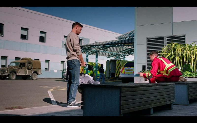 New Balance 574 classic sneakers in Casualty S40E25 “Lethal Legacy Episode 5” (2026) (Image 1)