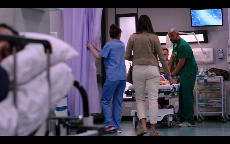 New Balance sneakers in Casualty S40E26 “Lethal Legacy Episode 6” (2026) (Image 1)