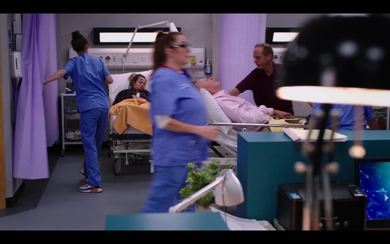 Nike Air Max 90 SE “Neapolitan” sneakers in Casualty S40E26 “Lethal Legacy Episode 6” (2026) (Image 1)