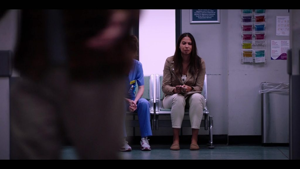 Nike Air Max 90 SE “Neapolitan” sneakers in Casualty S40E26 “Lethal Legacy Episode 6” (2026) (Image 5)