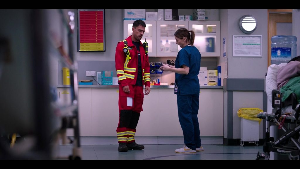 Nike Dunk Low Retro sneakers in a white and University Gold in Casualty S40E25 “Lethal Legacy Episode 5” (2026) (Image 2)