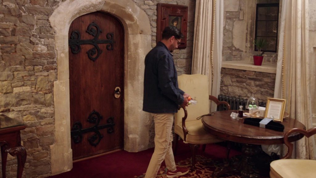 Puma Sneakers in 90 Day The Last Resort S03E02 “Last Crown Standing” (2026) (Image 5)