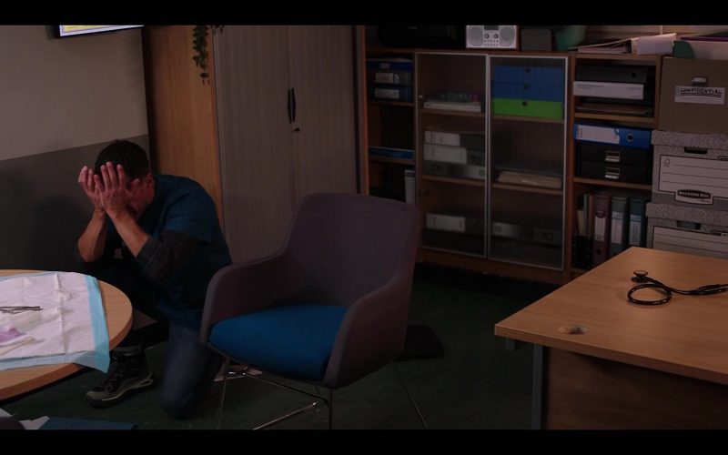 Salomon Odyssey Elmt Mid GTX sneakers in Casualty S40E26 “Lethal Legacy Episode 6” (2026) (Image 1)
