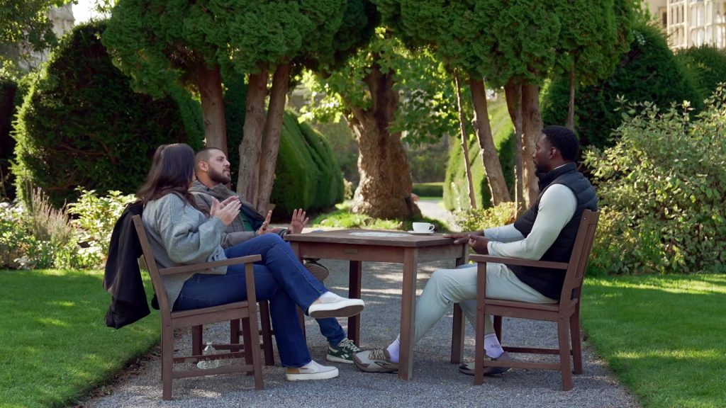Tommy Bahama Relaxology slip-on sneakers in 90 Day The Last Resort S03E02 “Last Crown Standing” (2026) (Image 1)