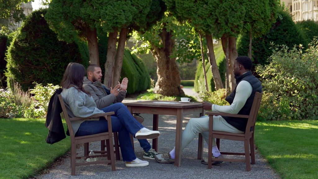 Tommy Bahama Relaxology slip-on sneakers in 90 Day The Last Resort S03E02 “Last Crown Standing” (2026) (Image 3)
