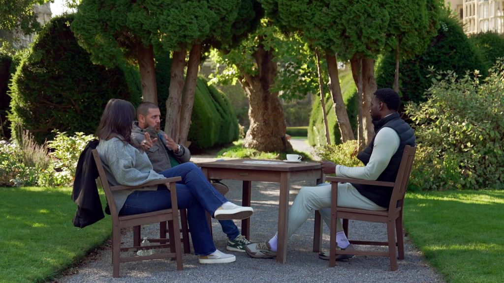 Tommy Bahama Relaxology slip-on sneakers in 90 Day The Last Resort S03E02 “Last Crown Standing” (2026) (Image 4)