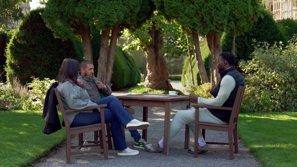Tommy Bahama Relaxology slip-on sneakers in 90 Day The Last Resort S03E02 “Last Crown Standing” (2026) (Image 5)