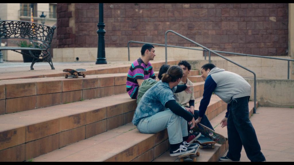 Vans Old Skool sneakers in The Witness S01E01 (2026) (Image 1)
