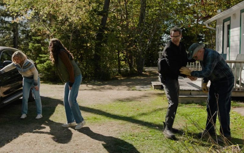 Veja V-90 sneakers in Youre Killing Me S01E04 “The Front Window” (2026) (Image 1)